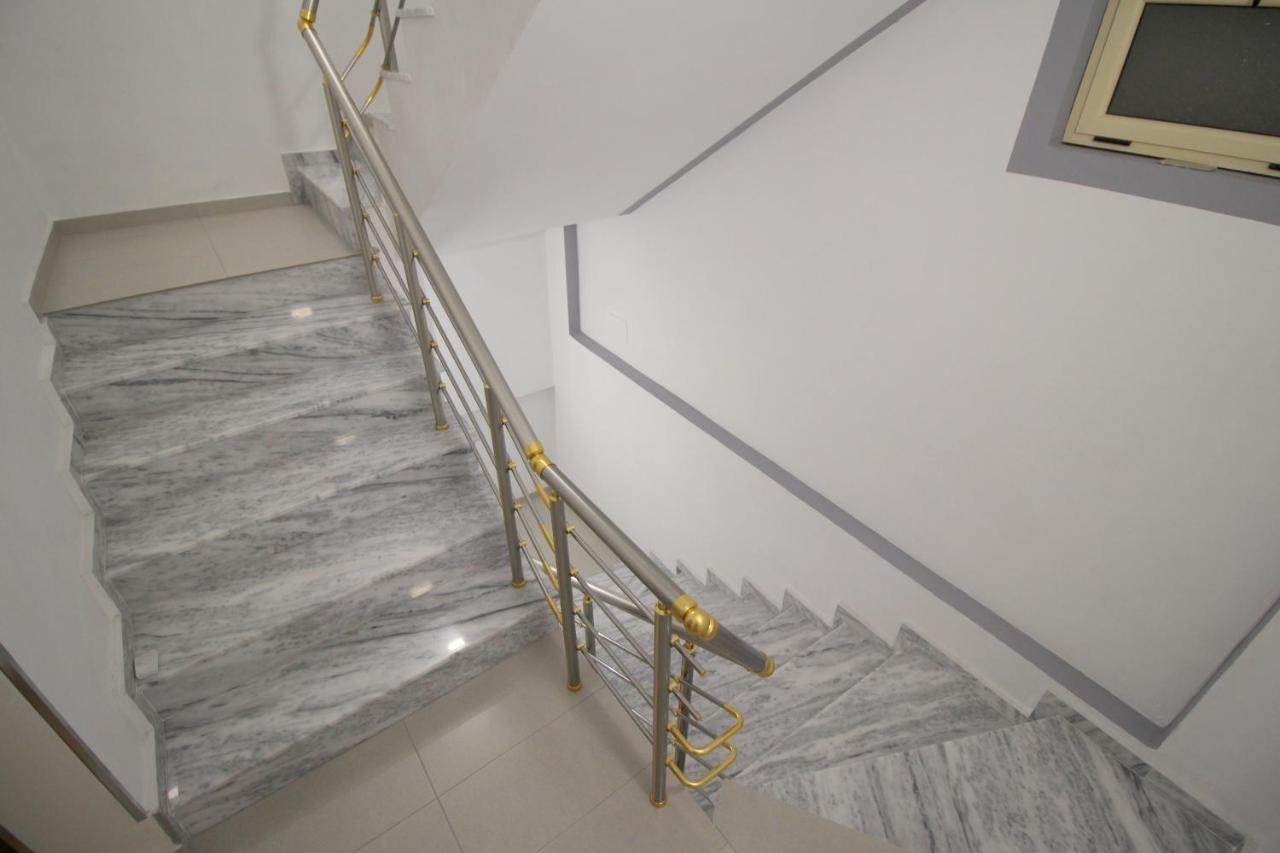 Doka Center Apartments Sarandë Esterno foto