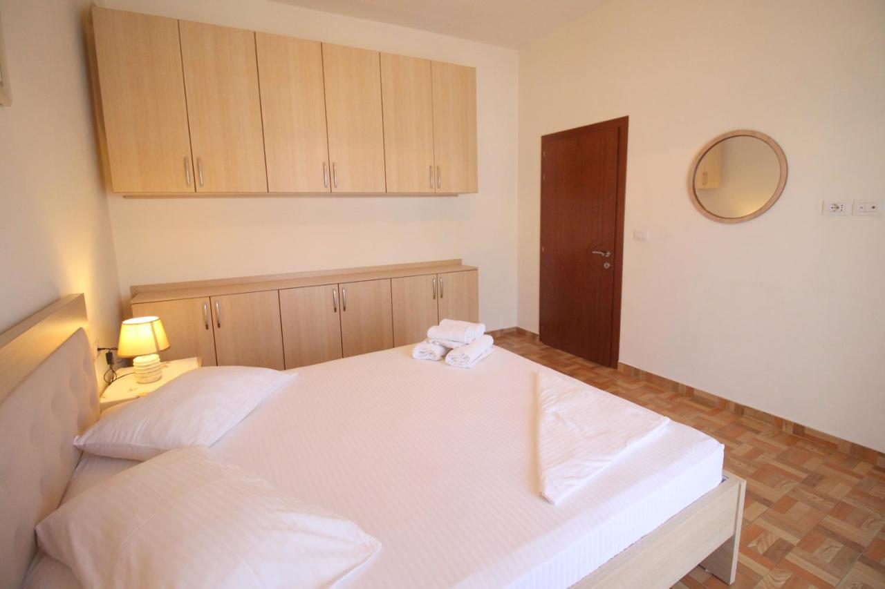 Doka Center Apartments Sarandë Esterno foto