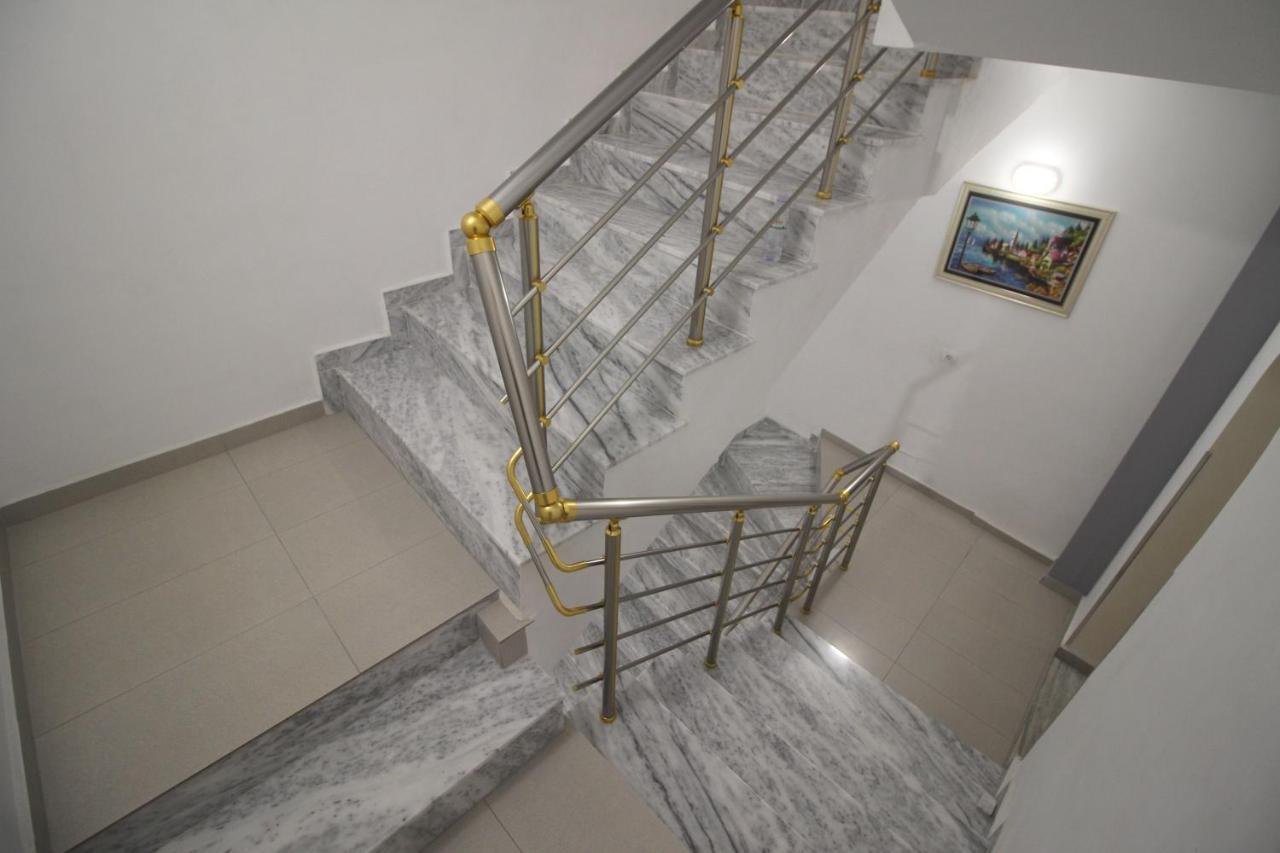 Doka Center Apartments Sarandë Esterno foto