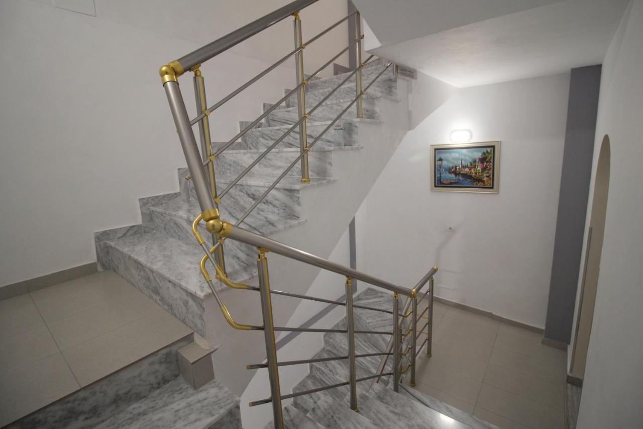 Doka Center Apartments Sarandë Esterno foto